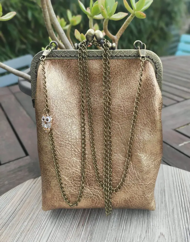 Sac à main en cuir doré rectangle