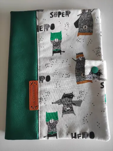 Protège carnet de santé super héros