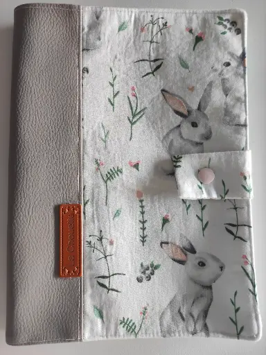Protège carnet de santé lapin bouton rose