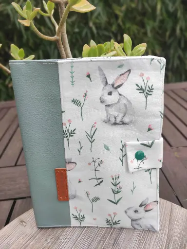 Protège carnet de santé lapin vert