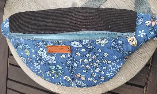 Sac banane bi matière fleurs bleues