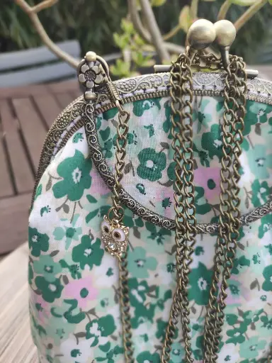 Sac à main motif fleurs vertes